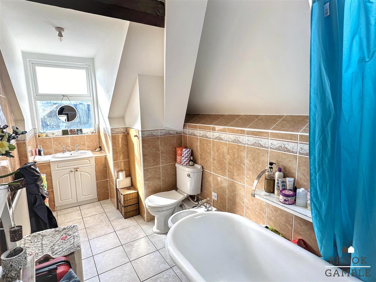 2 Bedroom Apartment - Purpose Built. Sussex Mansions in Eastbourne, East Sussex 9